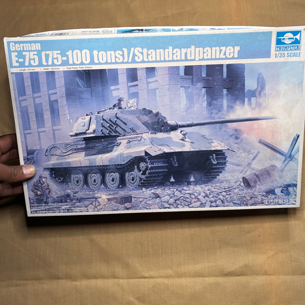 Trumpeter E75 Standardpanzer in 1/35 Kit